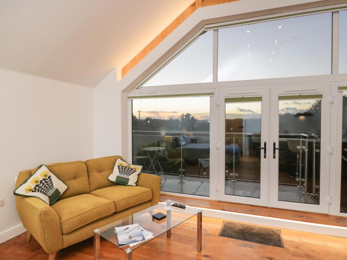 Upper Annex Apartment คาล์น ภายนอก รูปภาพ