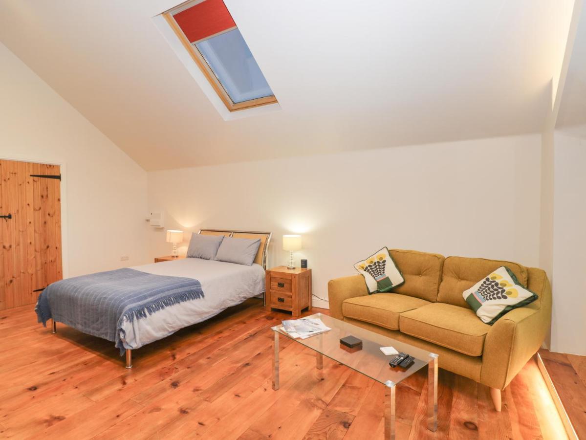 Upper Annex Apartment คาล์น ภายนอก รูปภาพ