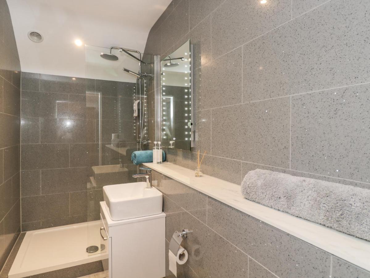 Upper Annex Apartment คาล์น ภายนอก รูปภาพ